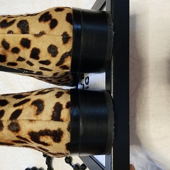 𝅺Aldo leopard ankle boots - Picture 5 of 9